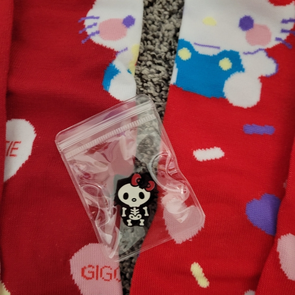Hello Kitty Items Pens Socks Pin Face Mask And Sticker Nails - Picture 4 of 6
